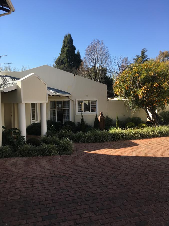 Vair'S Place Guest House In Sandton Paulshof - Apartment, Lux Suites & Spa Johannesburg Dış mekan fotoğraf